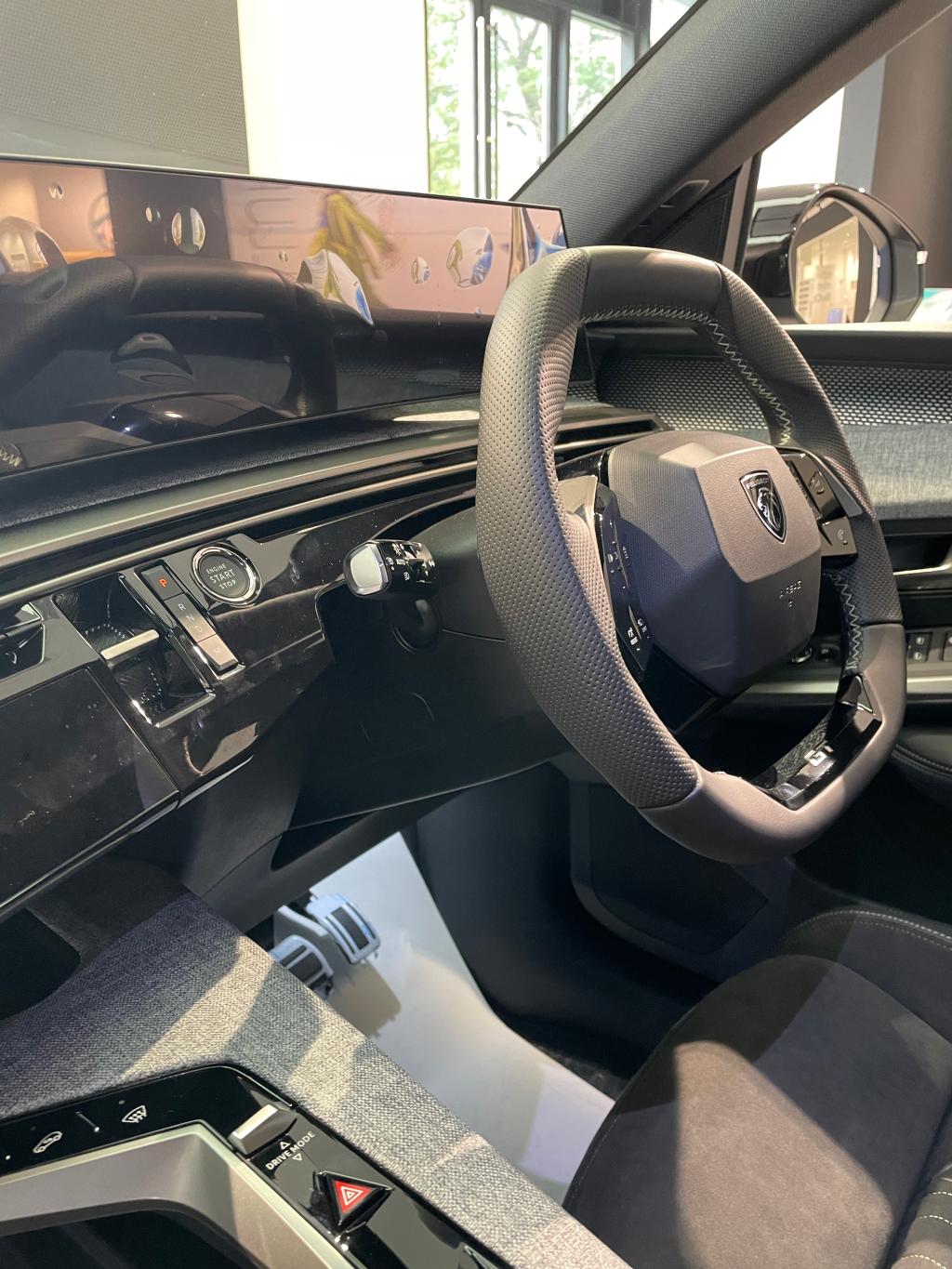 【12ショット】NEW 5008 GT HYBRIDの内装を一気見