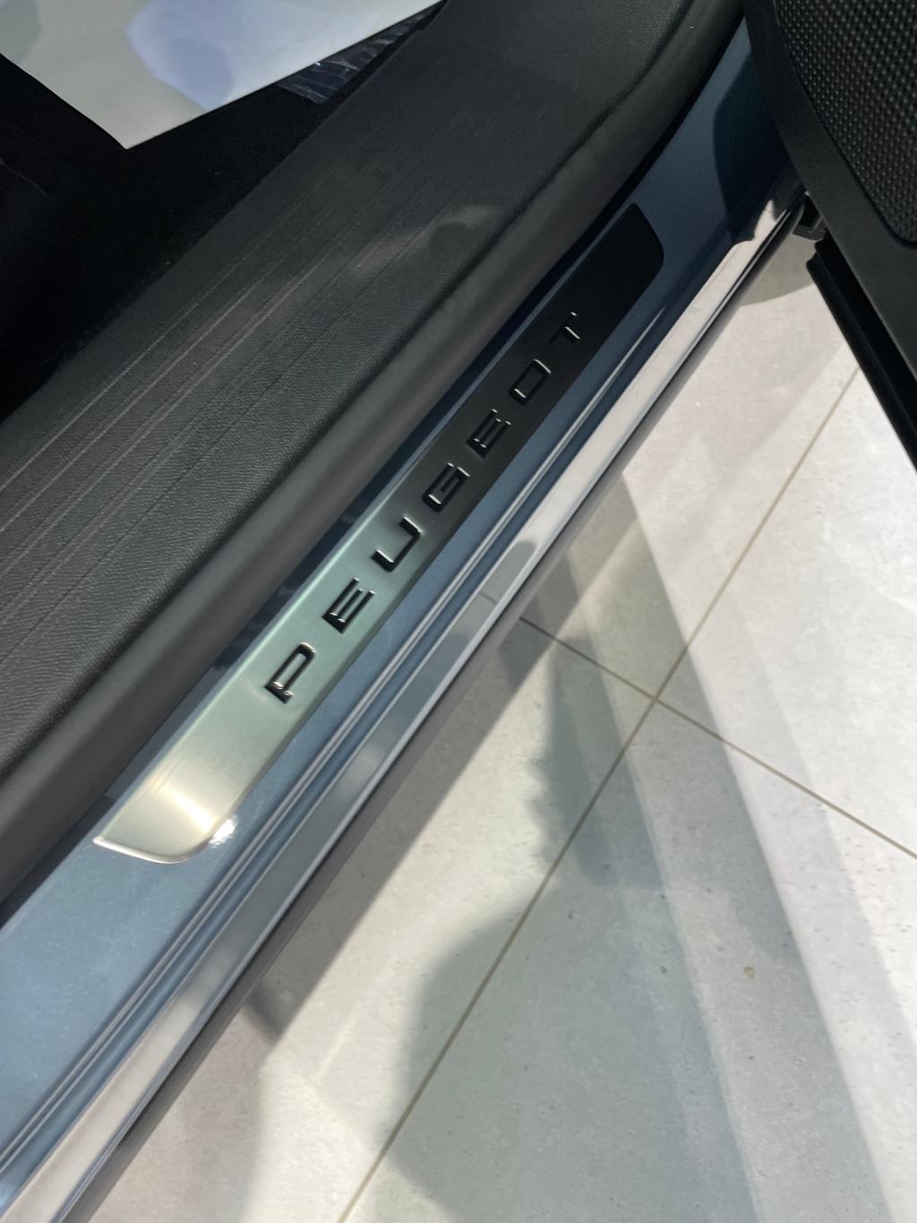 【12ショット】NEW 5008 GT HYBRIDの内装を一気見