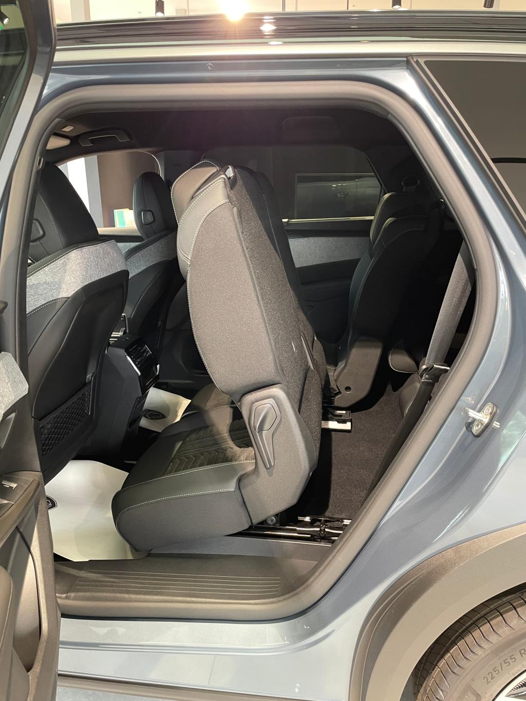 【12ショット】NEW 5008 GT HYBRIDの内装を一気見