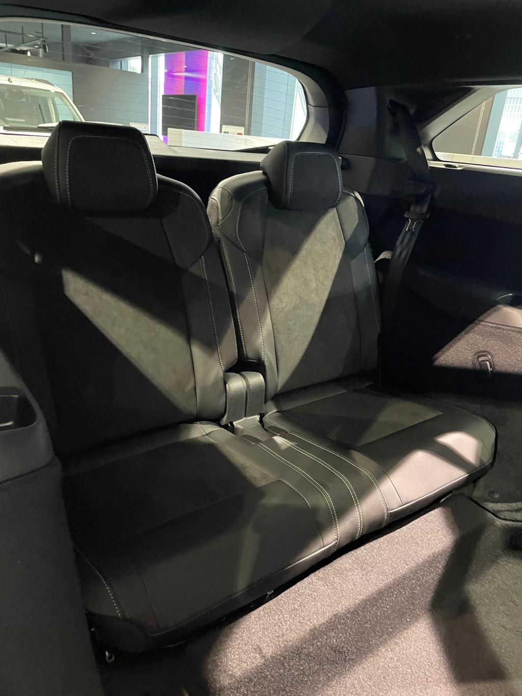 【12ショット】NEW 5008 GT HYBRIDの内装を一気見