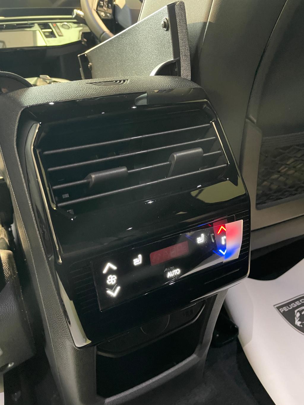 【12ショット】NEW 5008 GT HYBRIDの内装を一気見