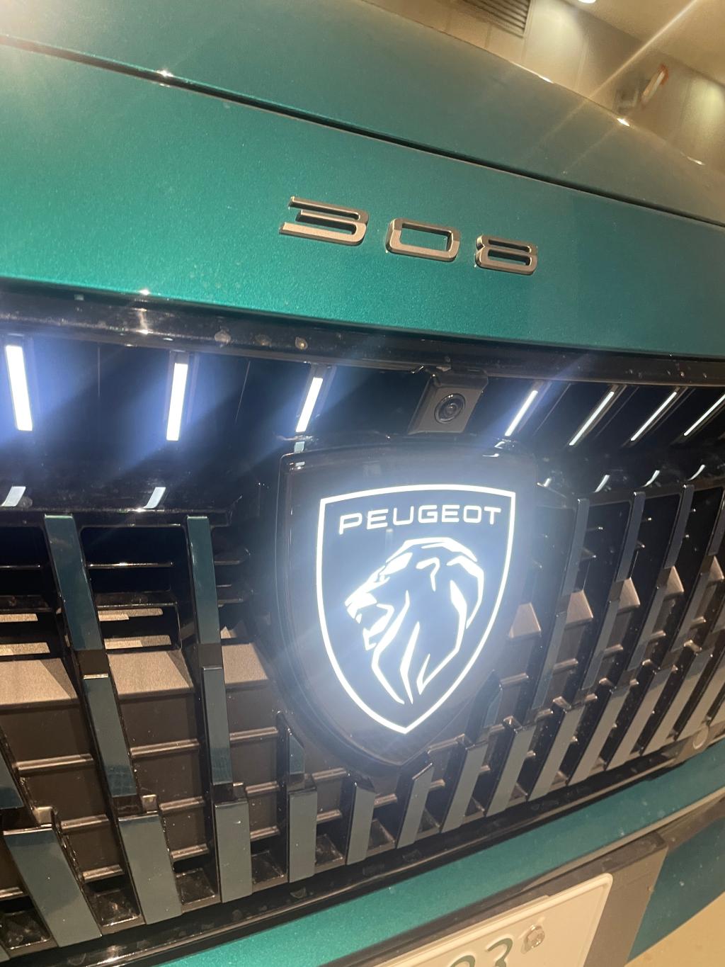 【NEW フェイスリフトモデル】PEUGEOT 308