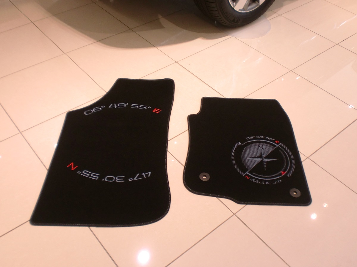 2008限定車"CROSSCITY”展示中です!!