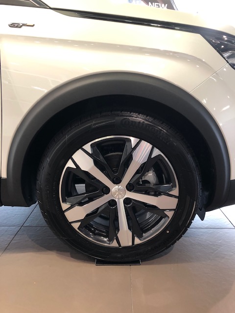 3008の展示車が入れ替わりました！