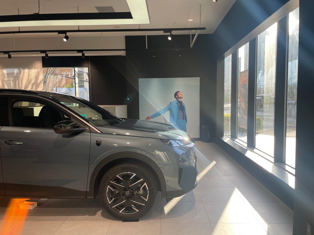 展示車紹介【NEW 5008 GT HYBRID アルカンターラパッケージ】