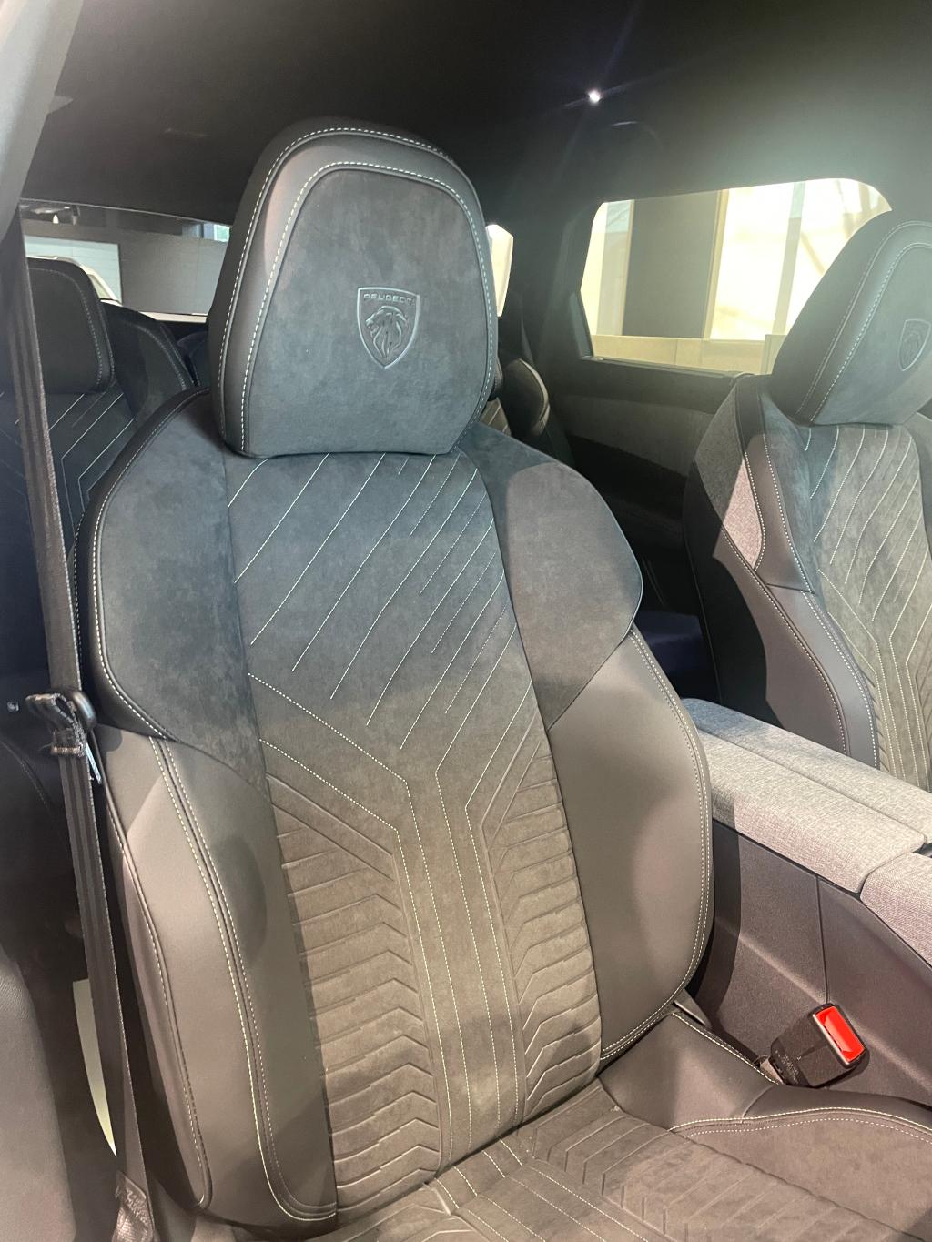 展示車紹介【NEW 5008 GT HYBRID アルカンターラパッケージ】