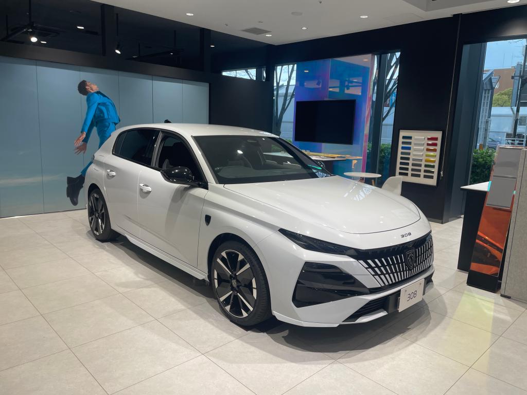【 PEUGEOT NEW 308 GT HYBRID】展示中