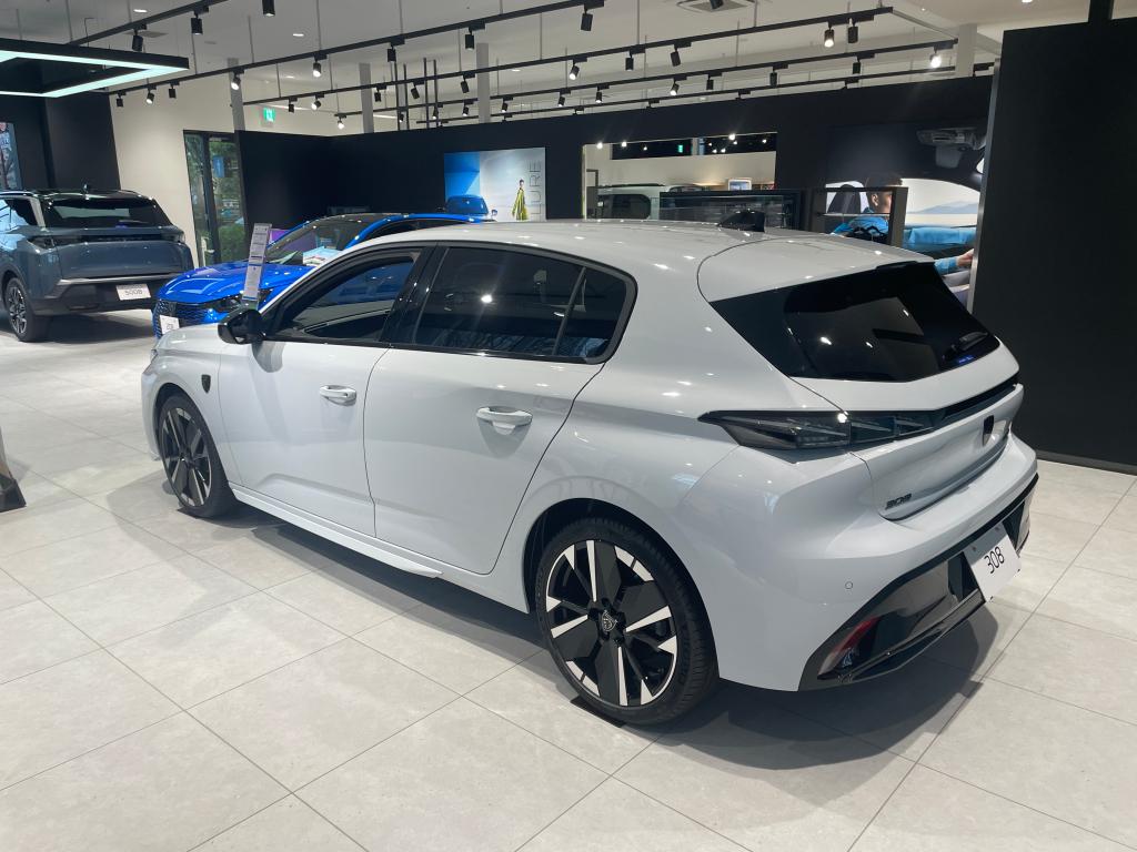 【 PEUGEOT NEW 308 GT HYBRID】展示中